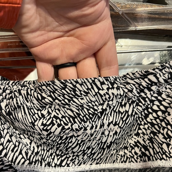 Athleta Ultimate Stash II Textured 7/8 Tight in Black White Design Size Plus 2X - Picture 7 of 10